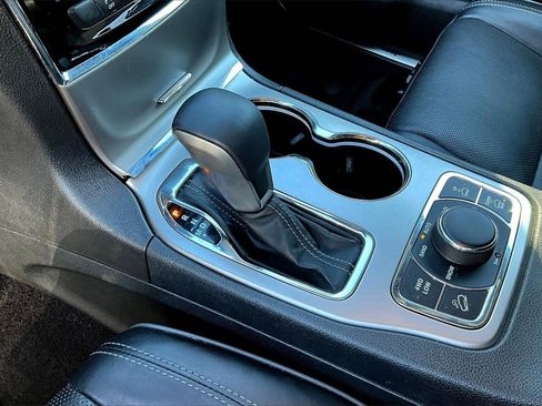 Used 2019 Jeep Grand Cherokee Overland image 30