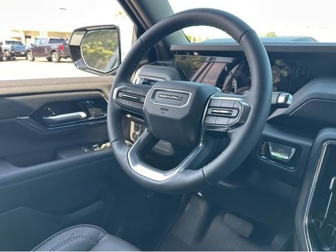 New 2026 GMC Yukon Denali w/ Sun & Power Step Package image 5