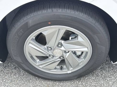 New 2026 Hyundai Elantra SE FWD image 12