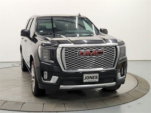Used 2023 GMC Yukon Denali w/ Max Trailering Package image 2