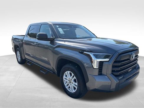 Used 2022 Toyota Tundra SR5 w/ SR5 Premium Package RWD image 8