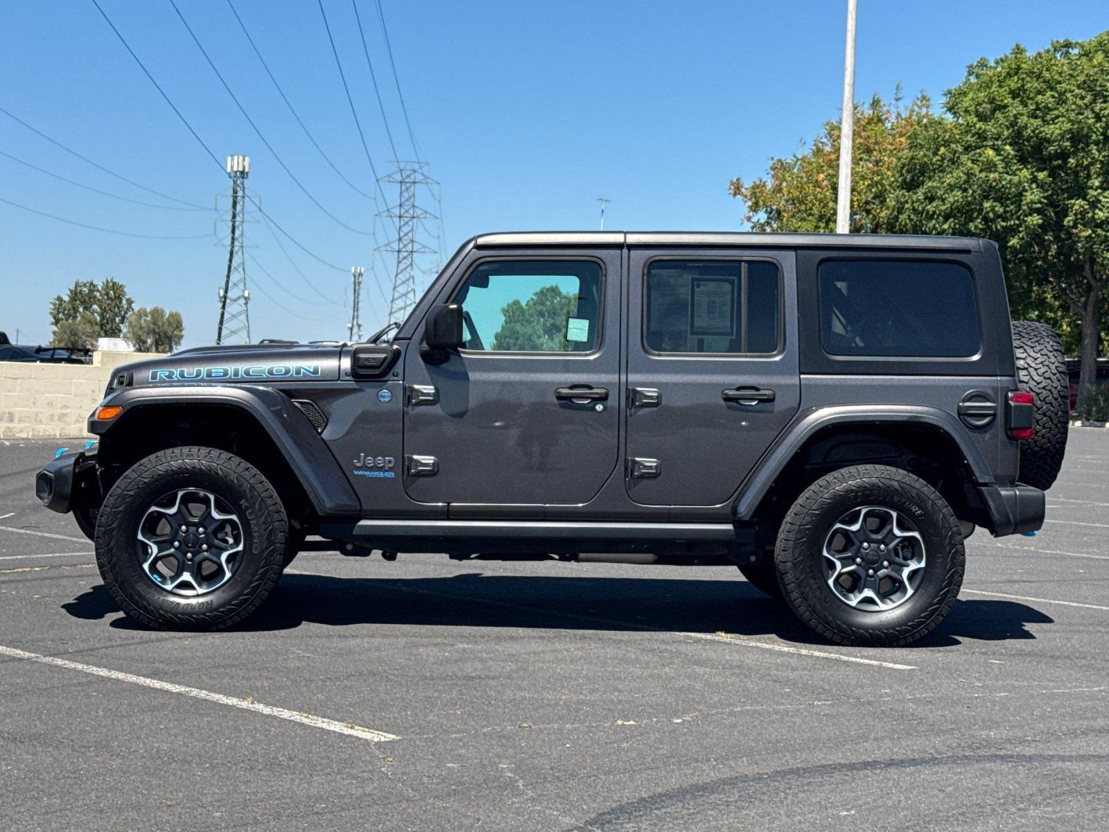 Used 2022 Jeep Wrangler Unlimited Rubicon 4xe w/ Cold Weather Group AWD/4WD image 7