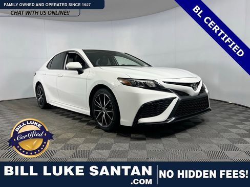 Used 2022 Toyota Camry SE image 1