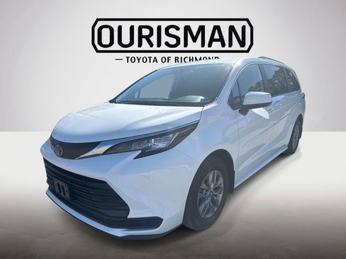 Certified 2023 Toyota Sienna LE image 3