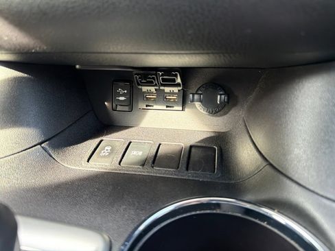 Used 2019 Toyota Highlander LE FWD image 22