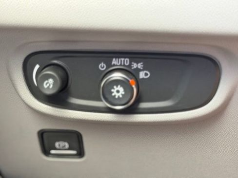 Used 2024 GMC Terrain SLE FWD image 21