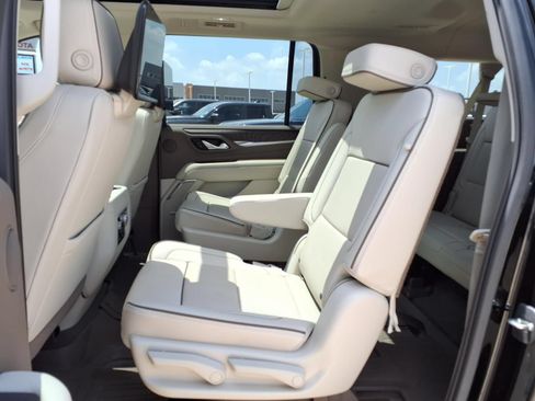 Used 2021 GMC Yukon XL Denali w/ LPO, Illumination Package AWD/4WD image 17