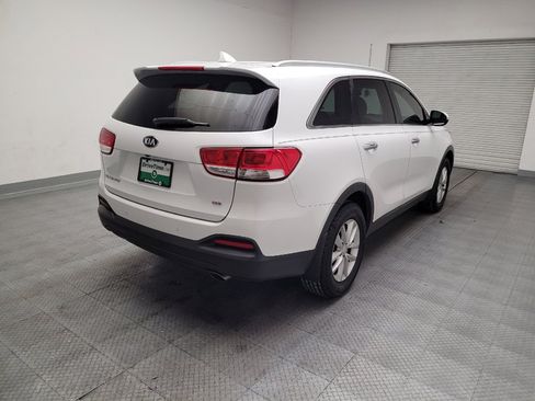 Used 2018 Kia Sorento FWD image 9