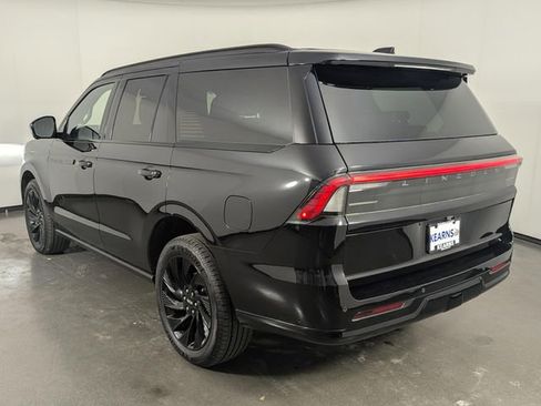 Used 2025 Lincoln Navigator Reserve w/ Jet Appearance Package image 6