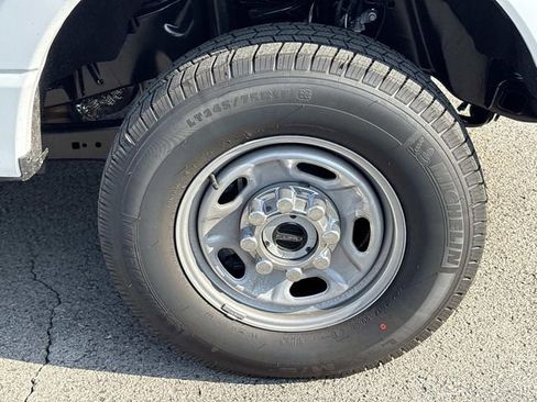 New 2026 Ford F250 XL w/ XL Chrome Package image 9