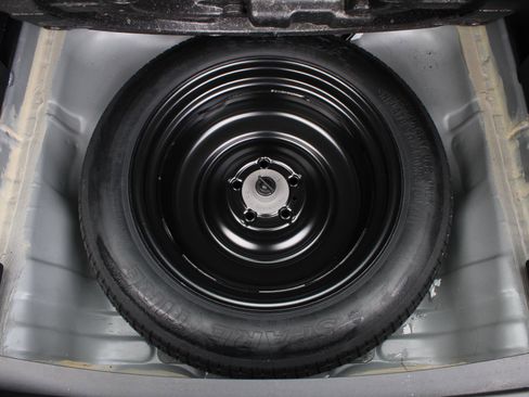 Certified 2025 Honda HR-V LX image 9