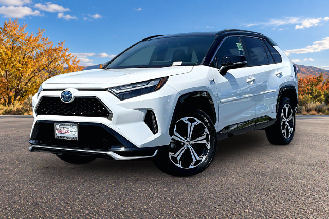 Used 2022 Toyota RAV4 XSE w/ Weather Package AWD/4WD image 3
