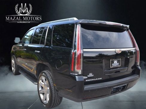 Used 2018 Cadillac Escalade Luxury AWD/4WD image 10