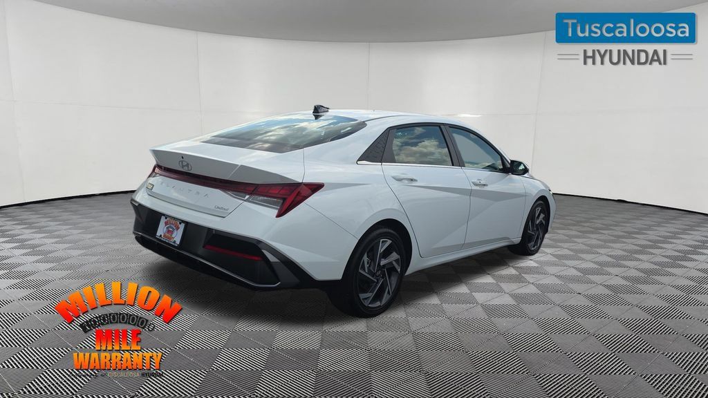 Used 2026 Hyundai Elantra Limited FWD image 8