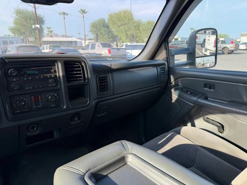 Used 2006 Chevrolet Silverado 2500 LT w/ Heavy-Duty Power Package AWD/4WD image 28