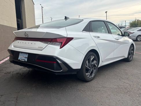 Certified 2024 Hyundai Elantra Limited FWD image 5
