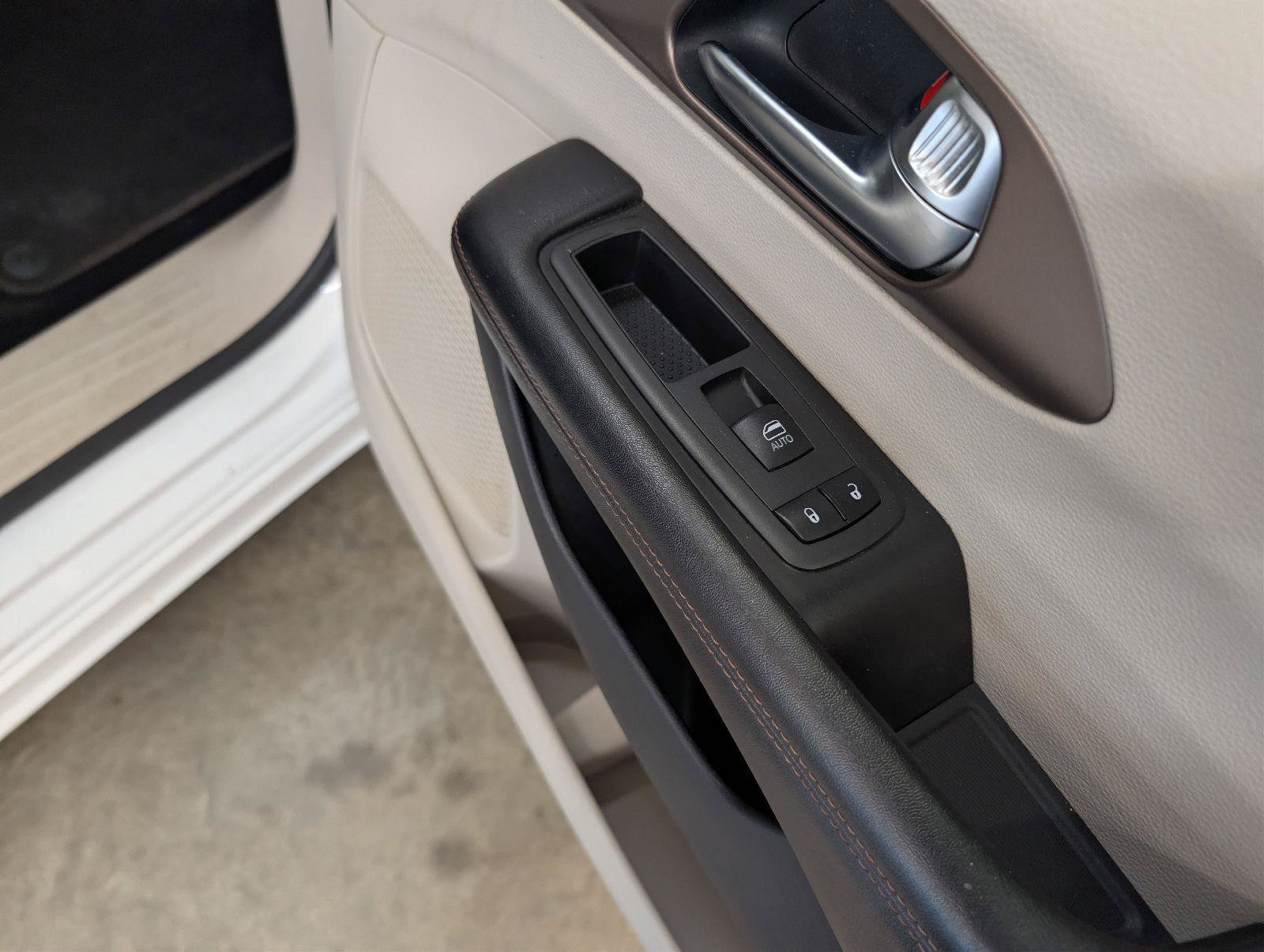 Used 2019 Chrysler Pacifica Touring-L Plus w/ Advanced Safetytec Group FWD image 29
