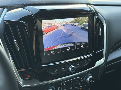 Used 2023 Chevrolet Traverse LT FWD image 26