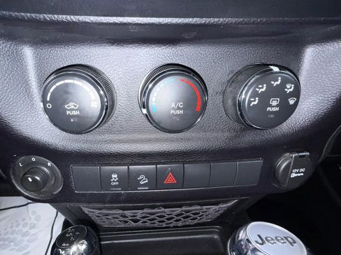 Used 2016 Jeep Wrangler Sport w/ Quick Order Package 24S AWD/4WD image 25