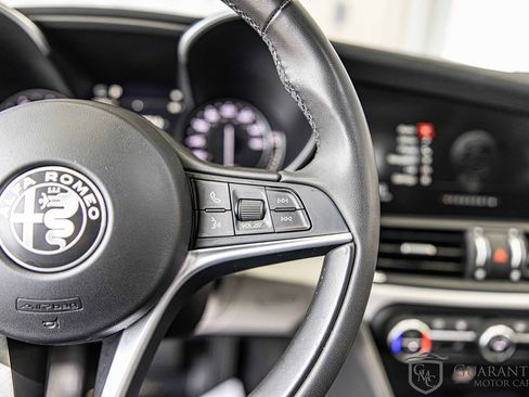 Used 2018 Alfa Romeo Giulia AWD image 26