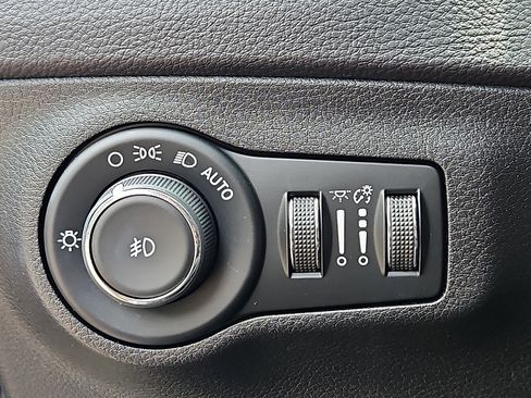 Used 2018 Jeep Compass Latitude w/ Popular Equipment Group AWD/4WD image 25