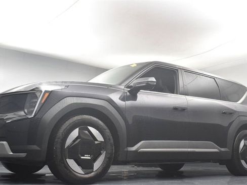 Certified 2026 Kia EV9 Light image 34