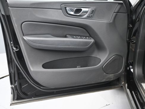 Used 2021 Volvo XC60 T5 Momentum w/ Premium Package image 15