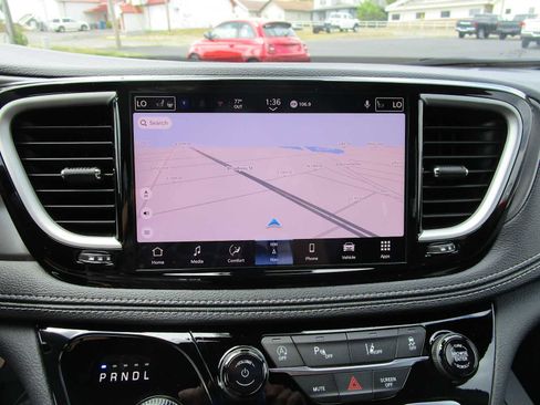 New 2026 Chrysler Pacifica Select FWD image 37