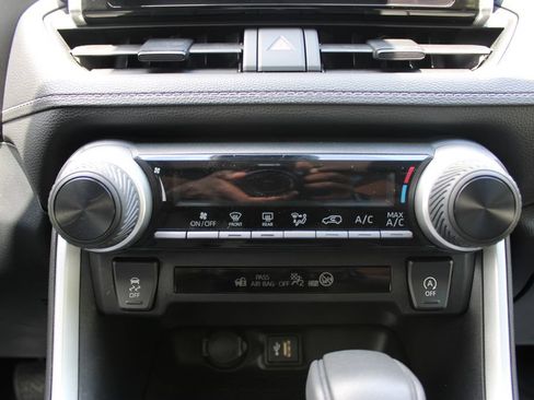 Used 2023 Toyota RAV4 LE AWD/4WD image 22