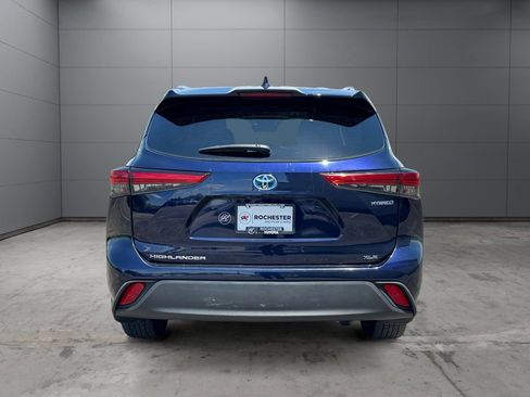 Used 2021 Toyota Highlander XLE AWD/4WD image 4