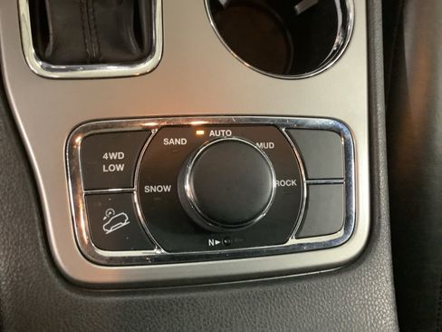 Certified 2020 Jeep Grand Cherokee Limited w/ Luxury Group II image 14