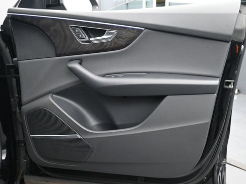 Used 2021 Audi Q8 Prestige w/ Prestige Package image 24