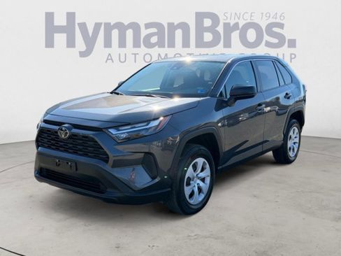 Used 2025 Toyota RAV4 LE image 7