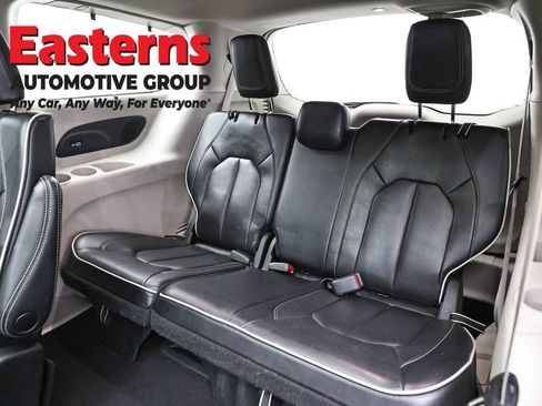 Used 2023 Chrysler Pacifica Limited FWD image 27