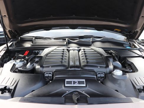 Used 2017 Bentley Bentayga image 62