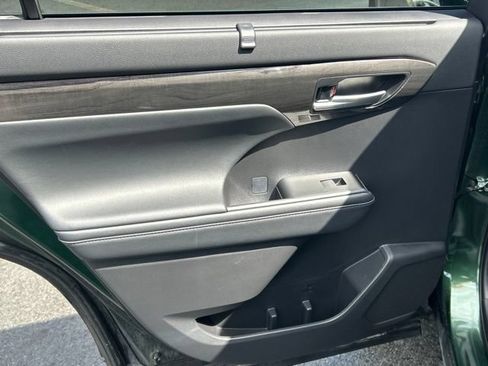 Certified 2025 Toyota Highlander Platinum AWD/4WD image 49