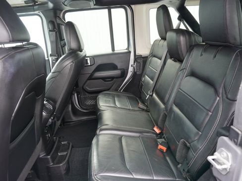 Used 2018 Jeep Wrangler Unlimited Sahara image 31