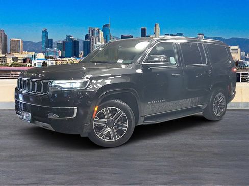 Used 2024 Jeep Wagoneer Series II w/ Flexible Seating Group RWD image 2