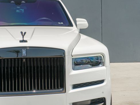 Used 2023 Rolls-Royce Cullinan Black Badge w/ Dark Exterior Package AWD/4WD image 25