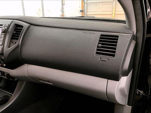 Used 2013 Toyota Tacoma 4x4 Regular Cab image 15