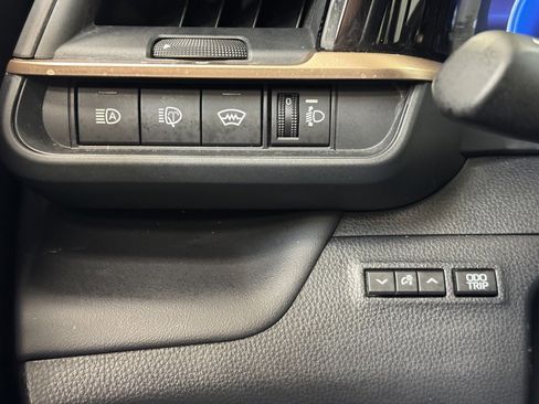 Used 2025 Toyota Crown Signia image 31