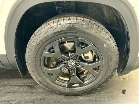 Certified 2024 Volkswagen Atlas Peak Edition SE image 12