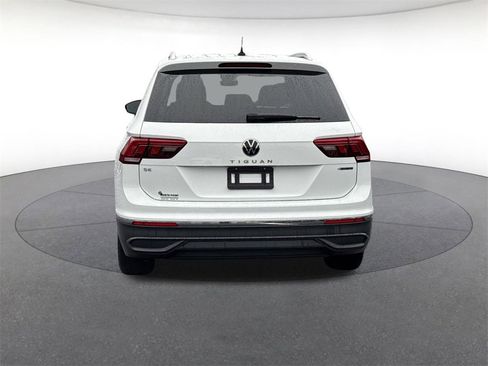 Used 2024 Volkswagen Tiguan SE image 4