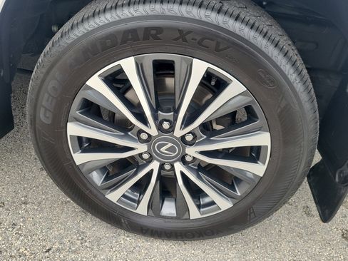 Used 2024 Lexus LX 600 LX 600 Premium 4WD image 29