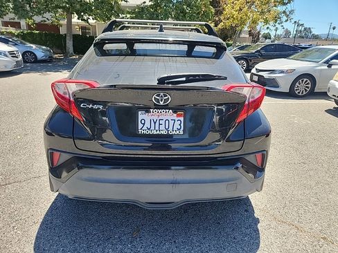 Used 2020 Toyota C-HR XLE FWD image 4