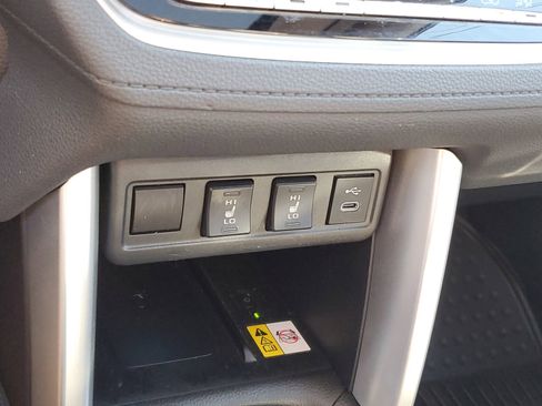 Certified 2023 Toyota Corolla Cross XLE w/ Convenience Package FWD image 28