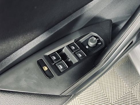 Used 2024 Volkswagen Jetta SE image 18