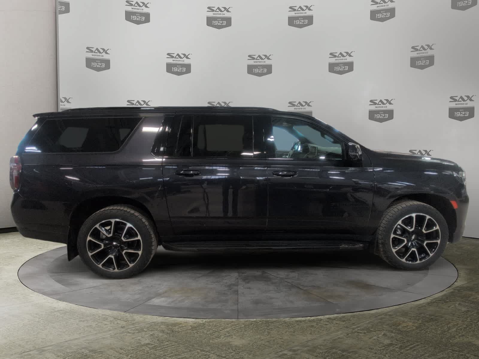 Used 2022 Chevrolet Suburban RST w/ Luxury Package AWD/4WD image 6