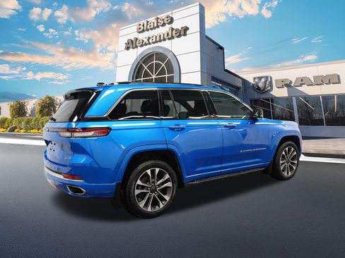 Used 2023 Jeep Grand Cherokee Overland w/ Advanced Protech Group III image 3