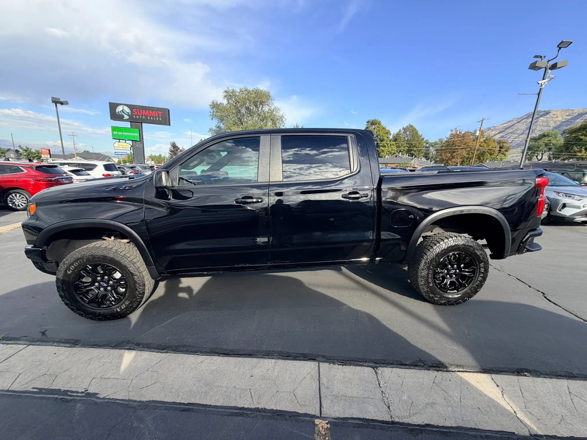 Used 2024 Chevrolet Silverado 1500 ZR2 w/ Technology Package AWD/4WD image 6